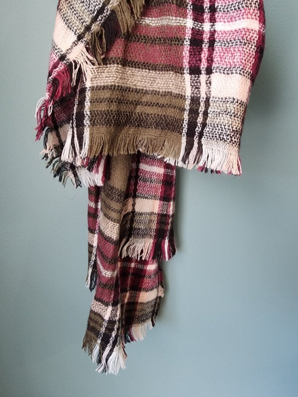 Large 100% Acrylic Plaid Pink & Green Scarf - Picture 4 of 6